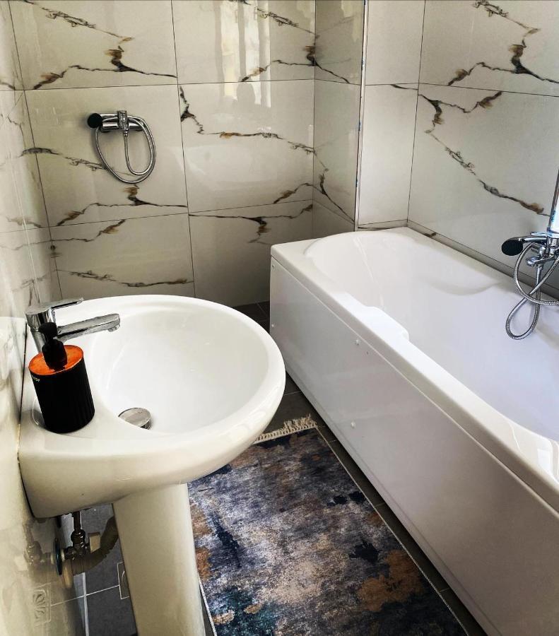 Kb Downtown Gjirokaster Apartman Kültér fotó